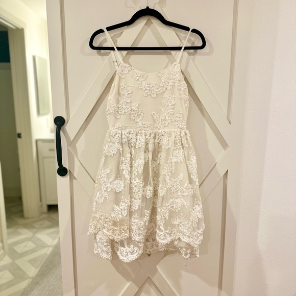 Alice + Olivia White Mini Floral Embroidered Dress (Size 2) - Picture 3 of 9
